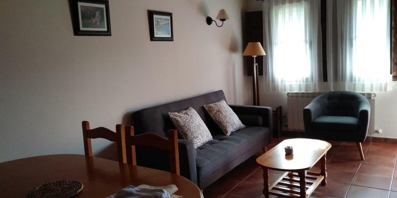 Apartamentos Rurales La Fuente De Bascones Villahormes Exteriör bild